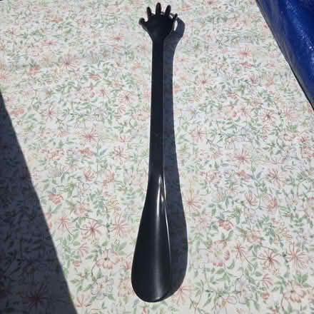 Photo of free Back scratcher and shoe horn (Mitcham SW19) #3