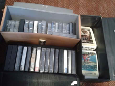 Photo of free electronics and tapes (Lower Earley RG6) #3
