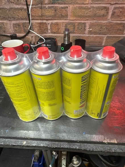 Photo of free X4 butane camping stove canisters (WR4 warndon) #1