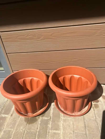 Photo of free Planter pots plastic (set of 2) (Abingdon-on-Thames OX14) #1