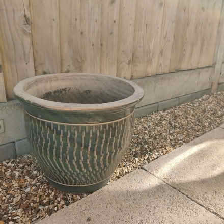 Photo of free Large outdoor pot (Chineham RG24) #2