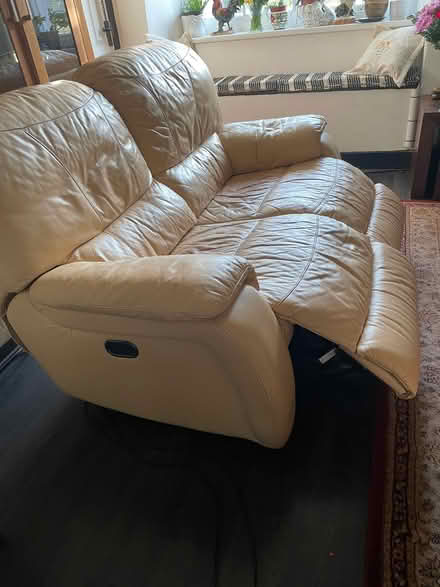 Photo of free 3 piece cream recliner leather suite (Cockington TQ2) #3