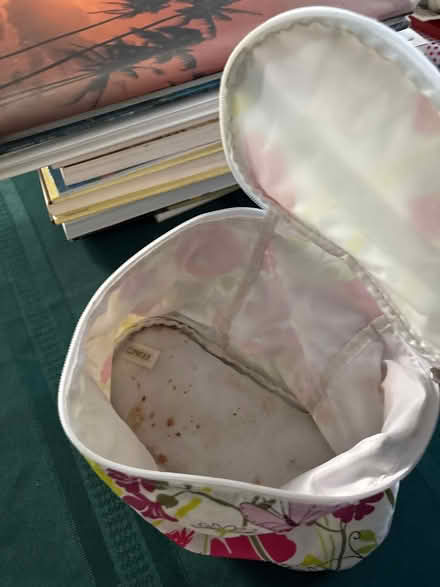 Photo of free Clinique toilette kit set (Croton-on-Hudson) #2