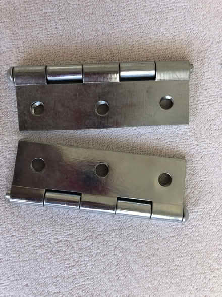 Photo of free Pair of hinges (Cold Harbour OX1) #1