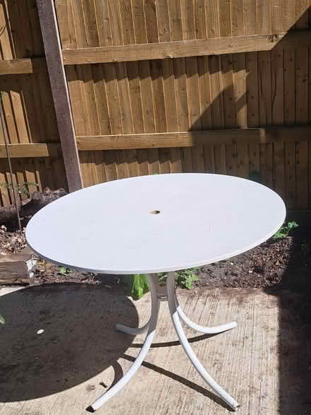 Photo of free Circular garden table (Farnborough GU14) #1