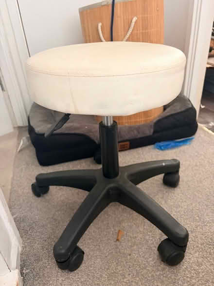 Photo of free Stool (Bracknell’s RG42) #1