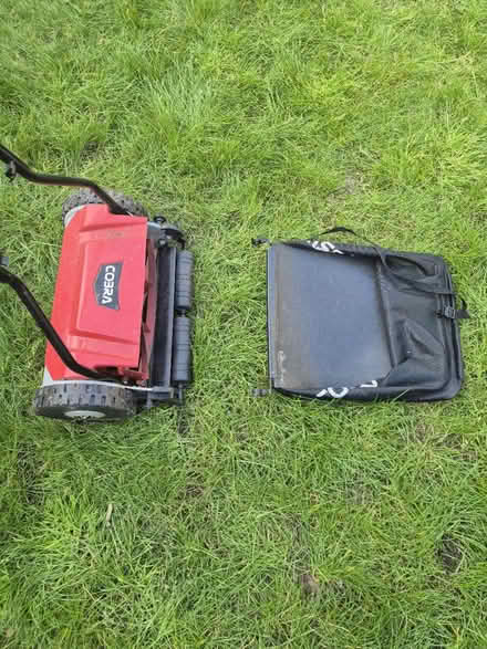 Photo of free Manual lawn mower (broken) (SW12 Balham) #1