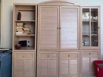 Photo of free wall unit (near UTC/ the meadows) #1