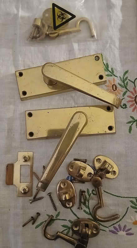 Photo of free brass handles (Westcott, near Dorking, Surrey) #1