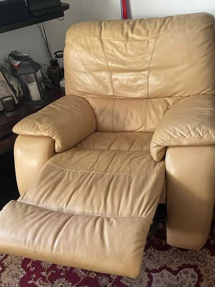 Photo of free 3 piece cream recliner leather suite (Cockington TQ2) #1