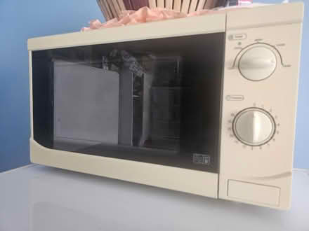 Photo of free Microwave (N16 Stoke Newington) #1