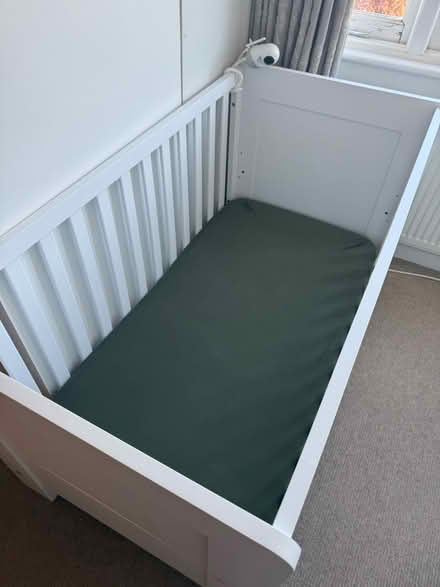 Photo of free Crib with mattress (Chiswick W4) #2