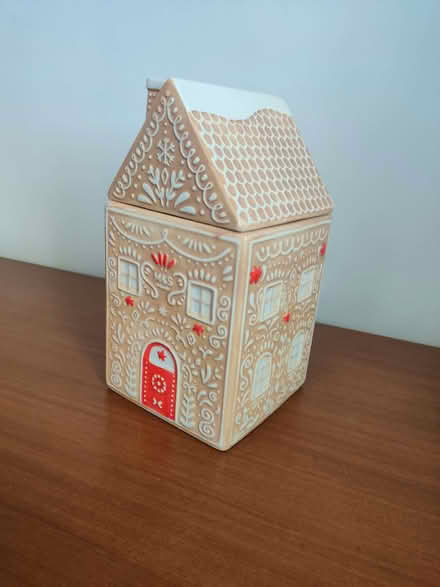 Photo of free Ceramic biscuit box (Kew TW9) #1