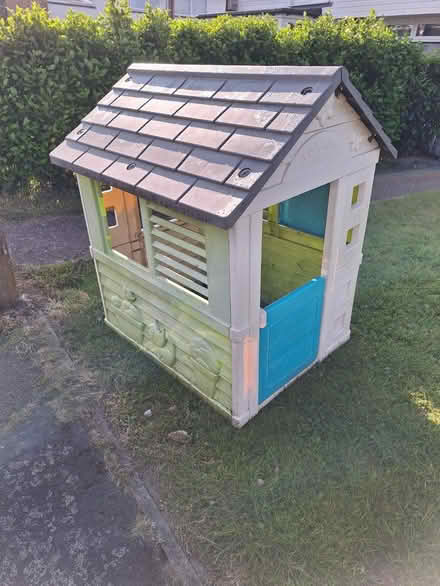 Photo of free Garden kids house (SL6 Taplow) #1