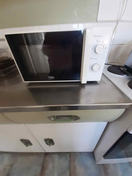 Photo of free Washing machine & microwave (Southgate SA32BT) #2