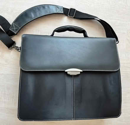 Photo of free Targus laptop bag (Princes Risborough HP27) #1