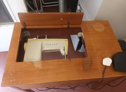 Photo of free Vintage sewing machine table/broken machine (Pin Green SG2) #3