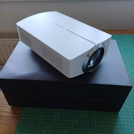 Photo of free Projector for Computer (Leigh SS9) #1