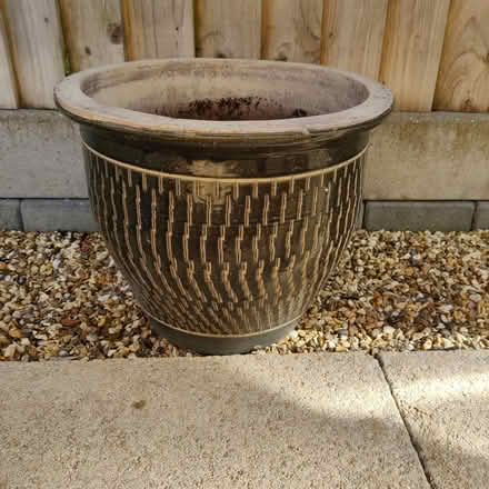 Photo of free Large outdoor pot (Chineham RG24) #1