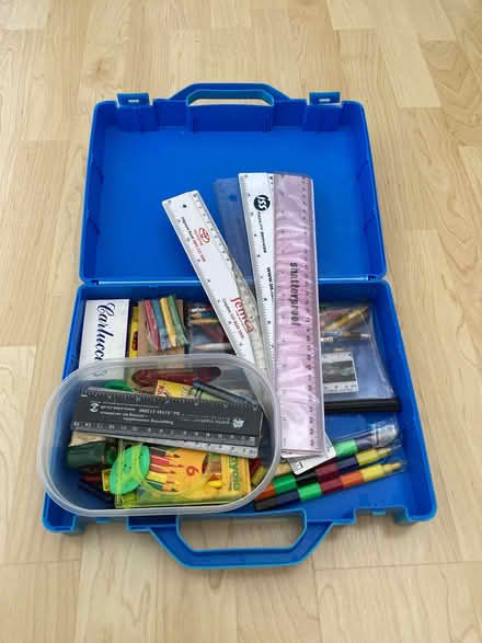 Photo of free Crayola A4 sized box of stationery (Lamorbey DA15) #1