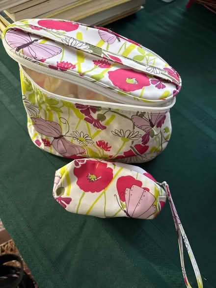 Photo of free Clinique toilette kit set (Croton-on-Hudson) #1