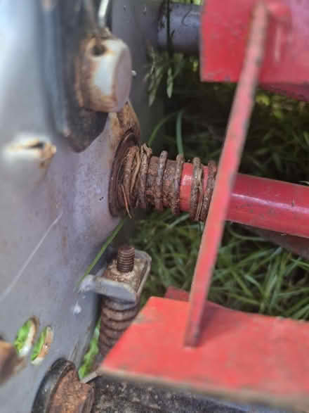 Photo of free Manual lawn mower (broken) (SW12 Balham) #3