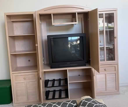 Photo of free wall unit (near UTC/ the meadows) #2