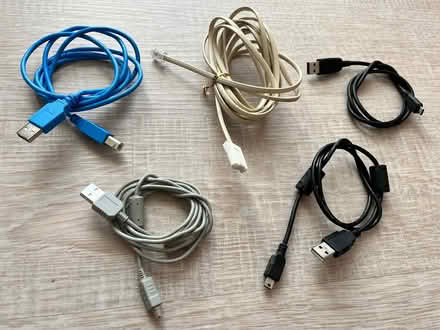 Photo of free 5 Assorted computer cables (Princes Risborough HP27) #1