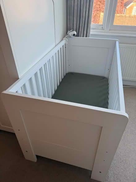 Photo of free Crib with mattress (Chiswick W4) #1