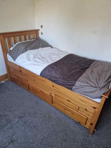Photo of free Pine single bed (De126jj) #1