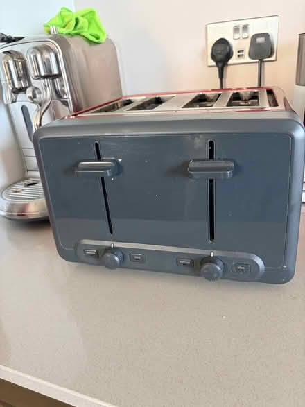 Photo of free Toaster old but usable (South Lambeth SW8) #2