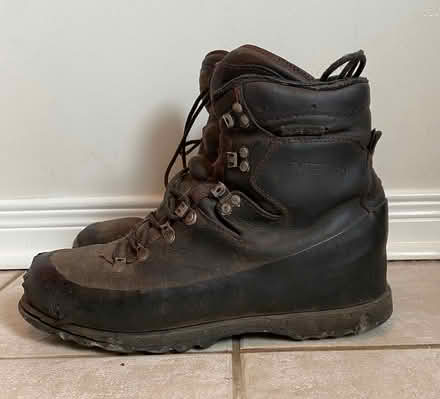 Photo of free Meindl hiking boots - M11 (Hunt Club) #2