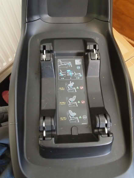 Photo of free Maxi-Cosi car child seat (Croham CR2) #3