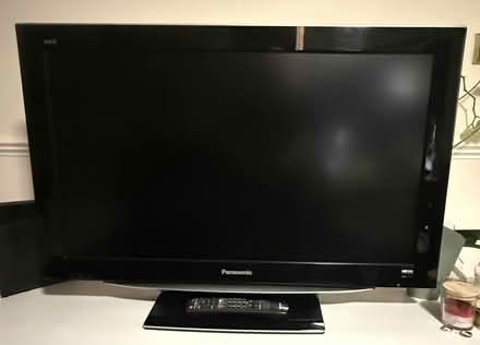 Photo of free 37" Flat screen Panasonic TV (herts SG14) #3