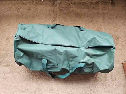 Photo of free Green holdall (Riddlesdown CR8) #2