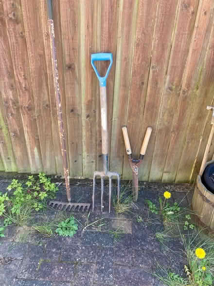 Photo of free Old fork, rake & shears for garden (Ng5 Bestwood NG5) #1