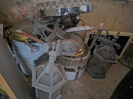 Photo of free Light fixtures (Mississauga Hurontario/Burnham) #2