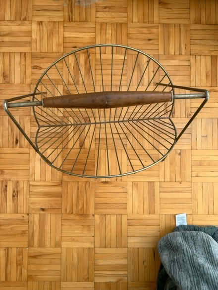 Photo of free Magazine Rack (Thorncliffe Park) #1