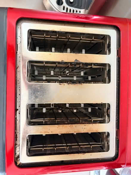 Photo of free Toaster old but usable (South Lambeth SW8) #1