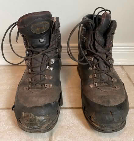 Photo of free Meindl hiking boots - M11 (Hunt Club) #3