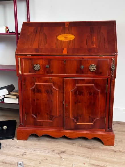 Photo of free Bureau/writing desk (Finsbury Park N4) #1