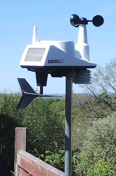 Photo of free Davis weather station for spares or repair (Corfe Mullen BH21) #1
