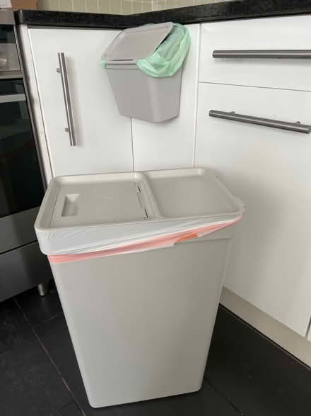 Photo of free Bin with lid (E7 0HF) #1