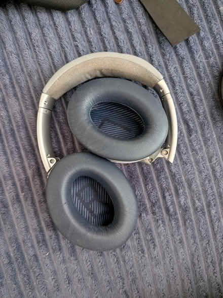 Photo of free Bose used headphones-has issue (NRG stadium) #3