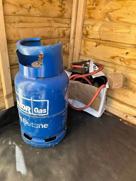 Photo of free Camping stove, sturdy, cast iron and half a butane tank (Caldecott OX14) #1