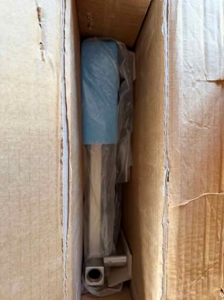 Photo of free Bathroom radiator Satin grey 90 x 35 cm (Cumnor OX2) #2