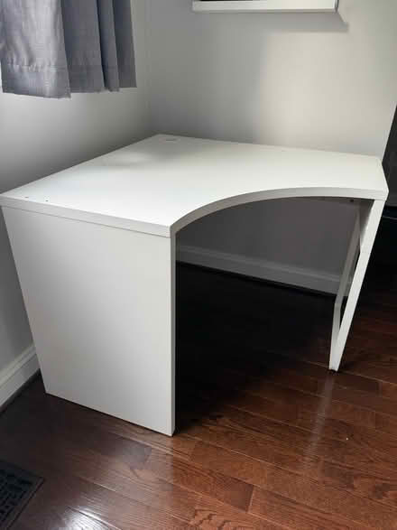 Photo of free IKEA Micke Corner Desk/Workstation (Rosslyn) #2