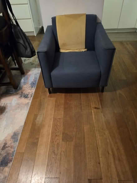 Photo of free Single seater sofa (Twickenham) #1