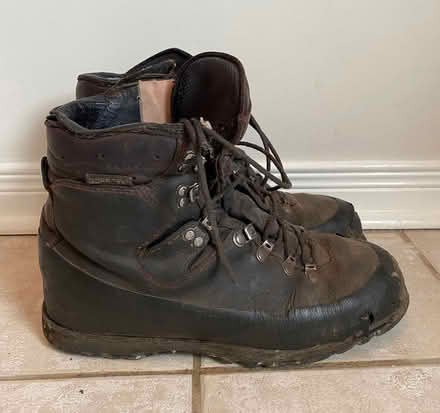 Photo of free Meindl hiking boots - M11 (Hunt Club) #1