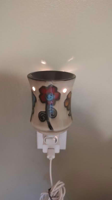 Photo of free Scentsy Warmer (Knoxville/Brunswick (21758)) #1